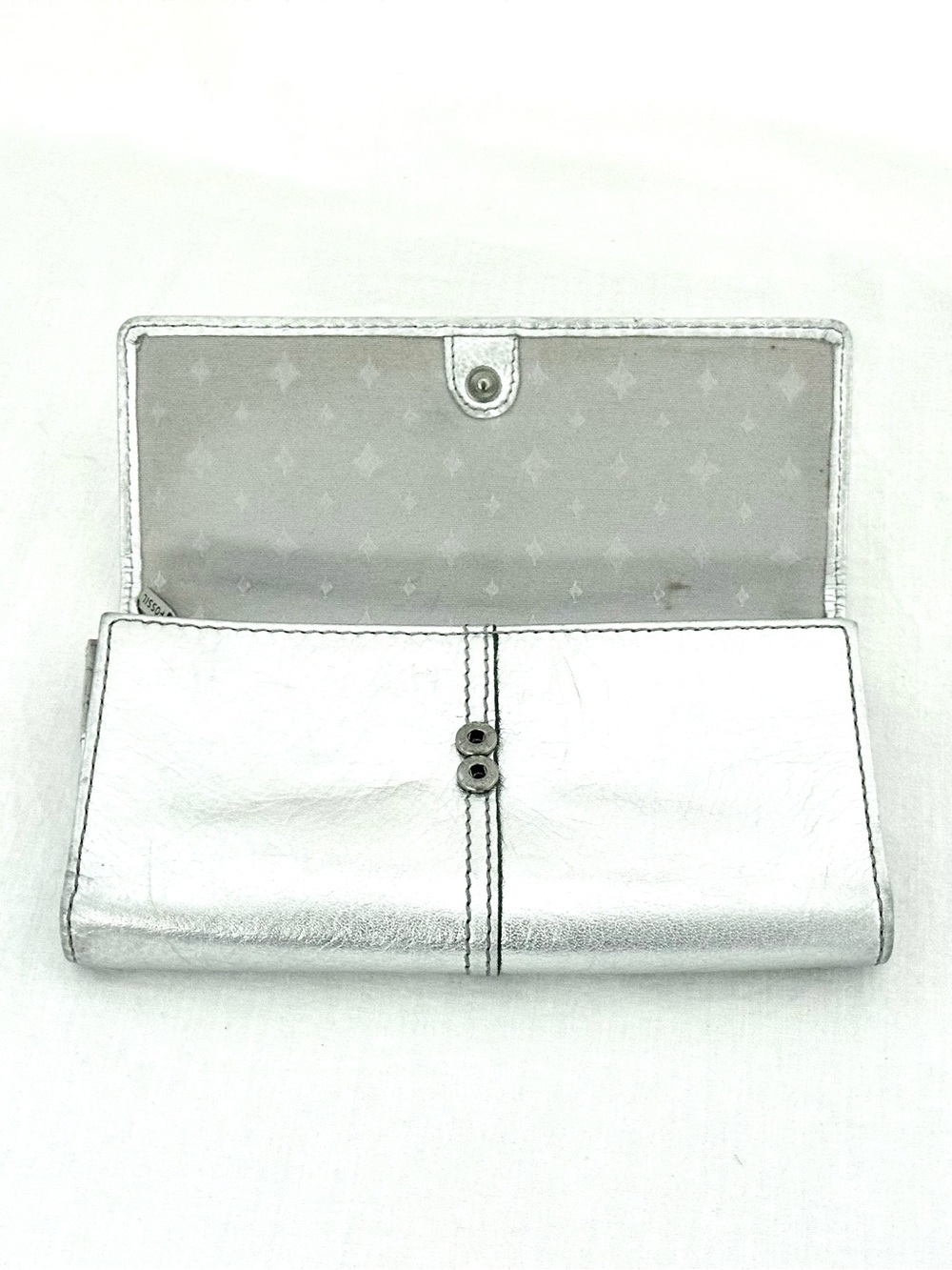 Fossil Maddox Vintage Leather Long Trifold Snap Wallet in Silver - Picture 4 of 10